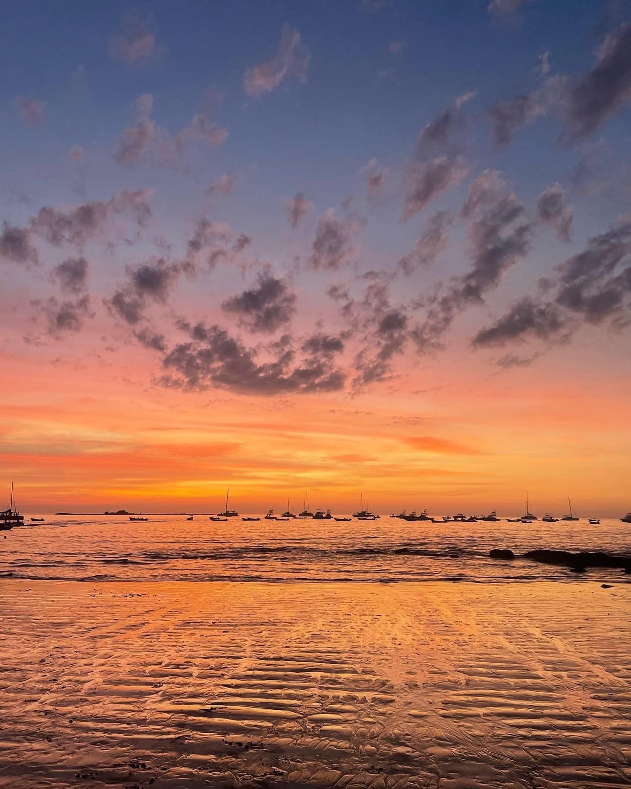 Sunny beach in Guanacaste, Costa Rica — clear blue water and palm trees